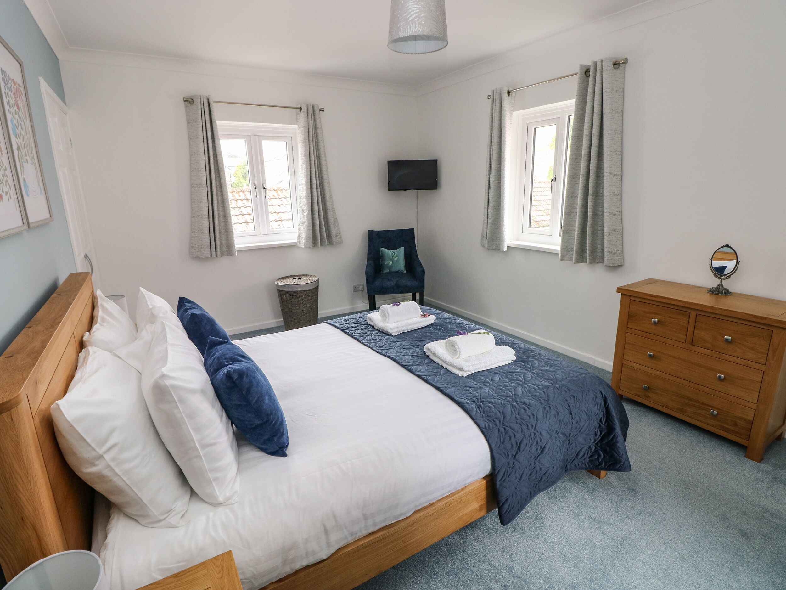 Cottage | 2 bedrooms, individually decorated, individually furnished, free WiFi