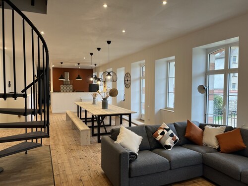 Former high-capacity factory in the heart of Chagny