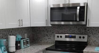 Experience Comfort and Convenience in the Heart of Pembroke Pines.