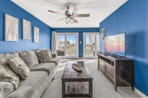 Living room - Pirate's Hideaway (Gulf Shores)