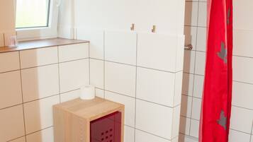 Shower, towels