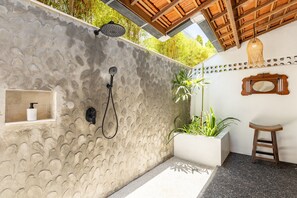 Premier Villa | Bathroom - Villa Marco Unique 7BR Villa in Canggu (Canggu)