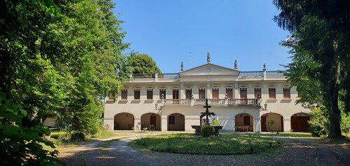 Stunning flat in a venetian and historical Villa just 15 minutes from Venice