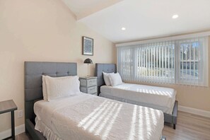 3 makuuhuonetta, työpöytä, silitysrauta/-lauta, Wi-Fi