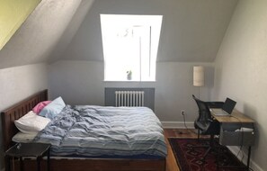 1 bedroom, desk, free WiFi, bed sheets