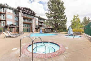 Et oppvarmet basseng