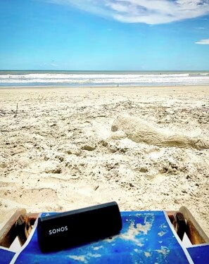 Beach nearby, sun-loungers, beach towels
