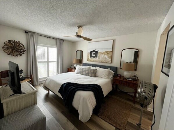 1 bedroom, desk, iron/ironing board, WiFi