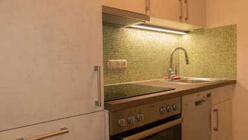 Kühlschrank, Ofen, Herdplatte, Geschirrspüler