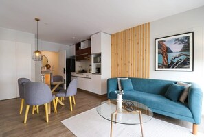 TV, offices - w* | Astounding 2BR in the Heart of Miraflores (Miraflores)