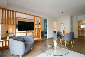 2 bedrooms, desk, iron/ironing board, WiFi