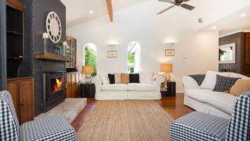 Smart TV, fireplace, DVD player, books