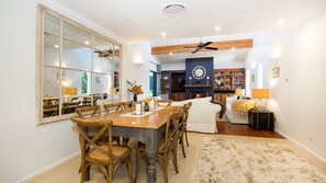Dining - Mulberry House - Pet Friendly with Swimming Pool (Berry)