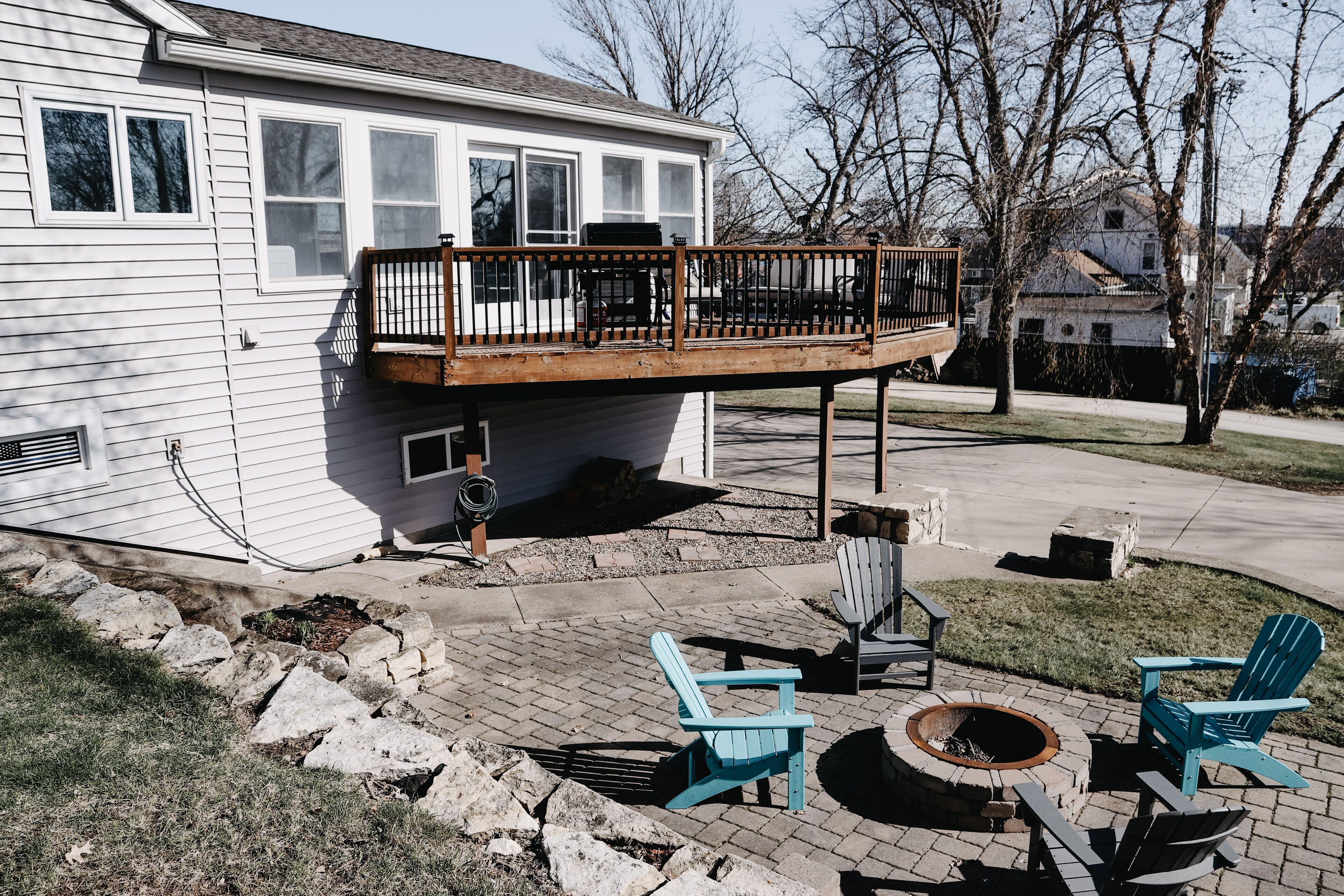 2 Blocks from Lake! Over 3,000 sq ft,  Dog Friendly, Fire Pit w/Wood & Games!
