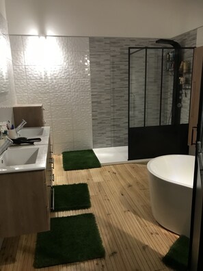 Bathtub