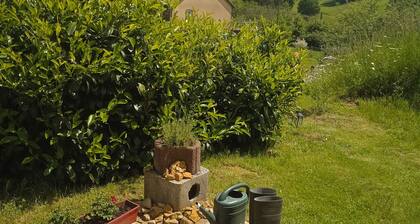 Une petite maison au calme dans les champs près de l'Abbye d'Orval.