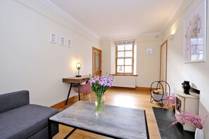 Smart TV, fireplace, books - Seaside cottage located in Sandend (Sandend)