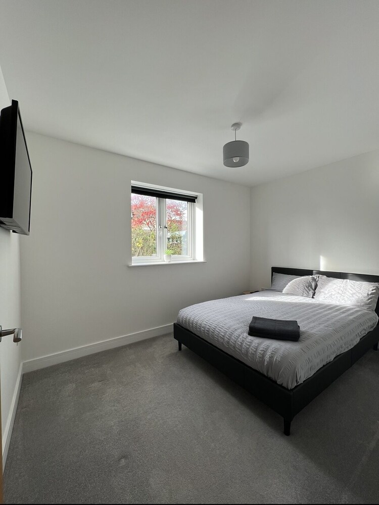 White 3 bed bungalow with ensuite and parking Felton Vrbo