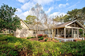 Exterior - PERFECT Pet Friendly Family Retreat in Sea Palms Golf Resort w/ Hottub & 5 bikes (St. Simons Island)