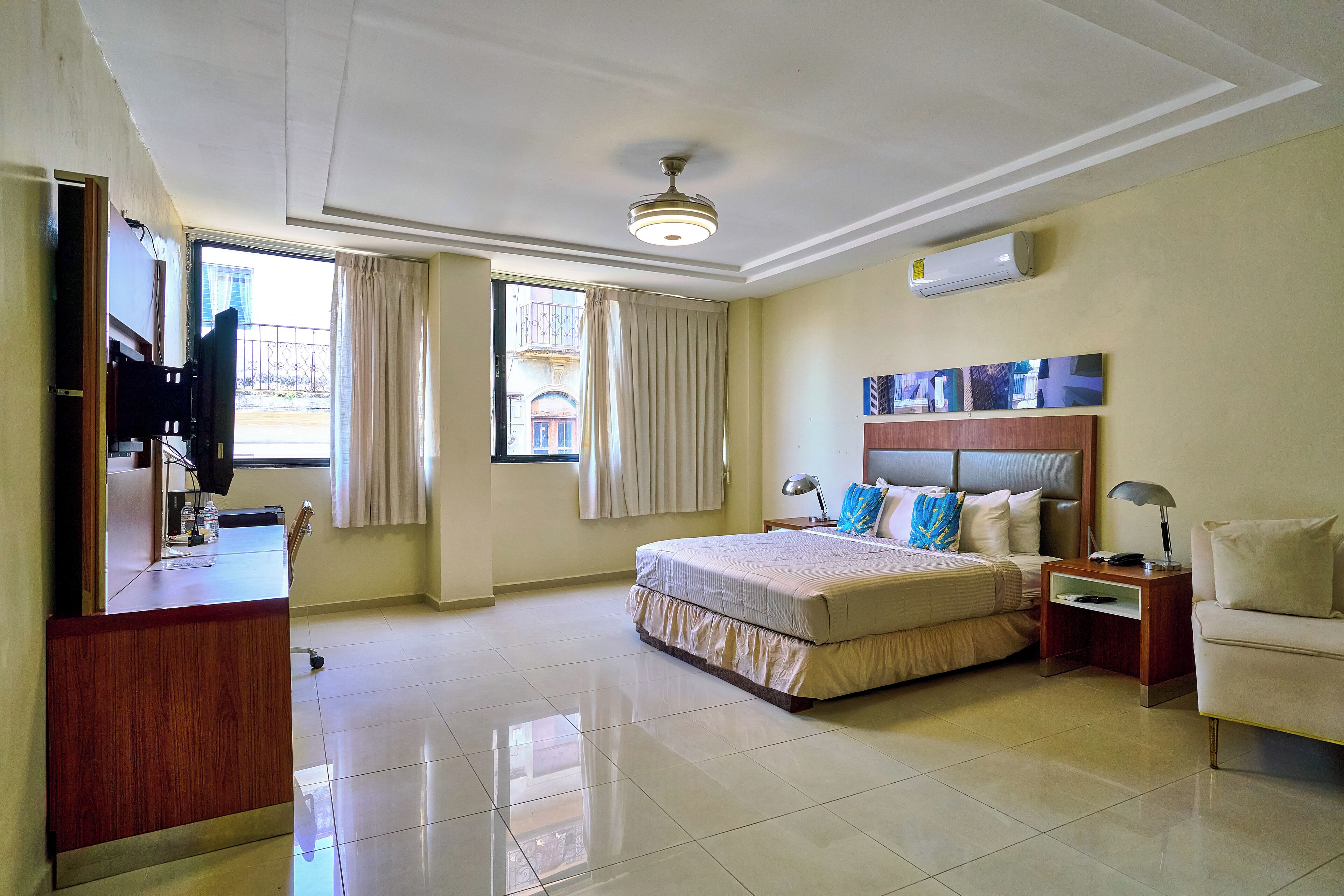 Foto - Hotel Libertad at historic main street