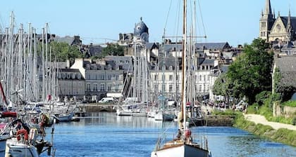 Villa M Vannes, 4* with jacuzzi overlooking the marina