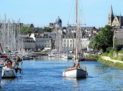 Villa M Vannes, 4* with jacuzzi overlooking the marina