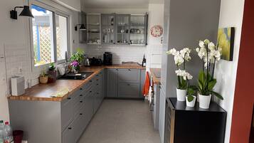 Réfrigérateur, four, plaque de cuisson, lave-vaisselle