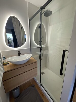 Shower, hair dryer, towels - Paris Cosy - Nos Maison Cosy (Paris)