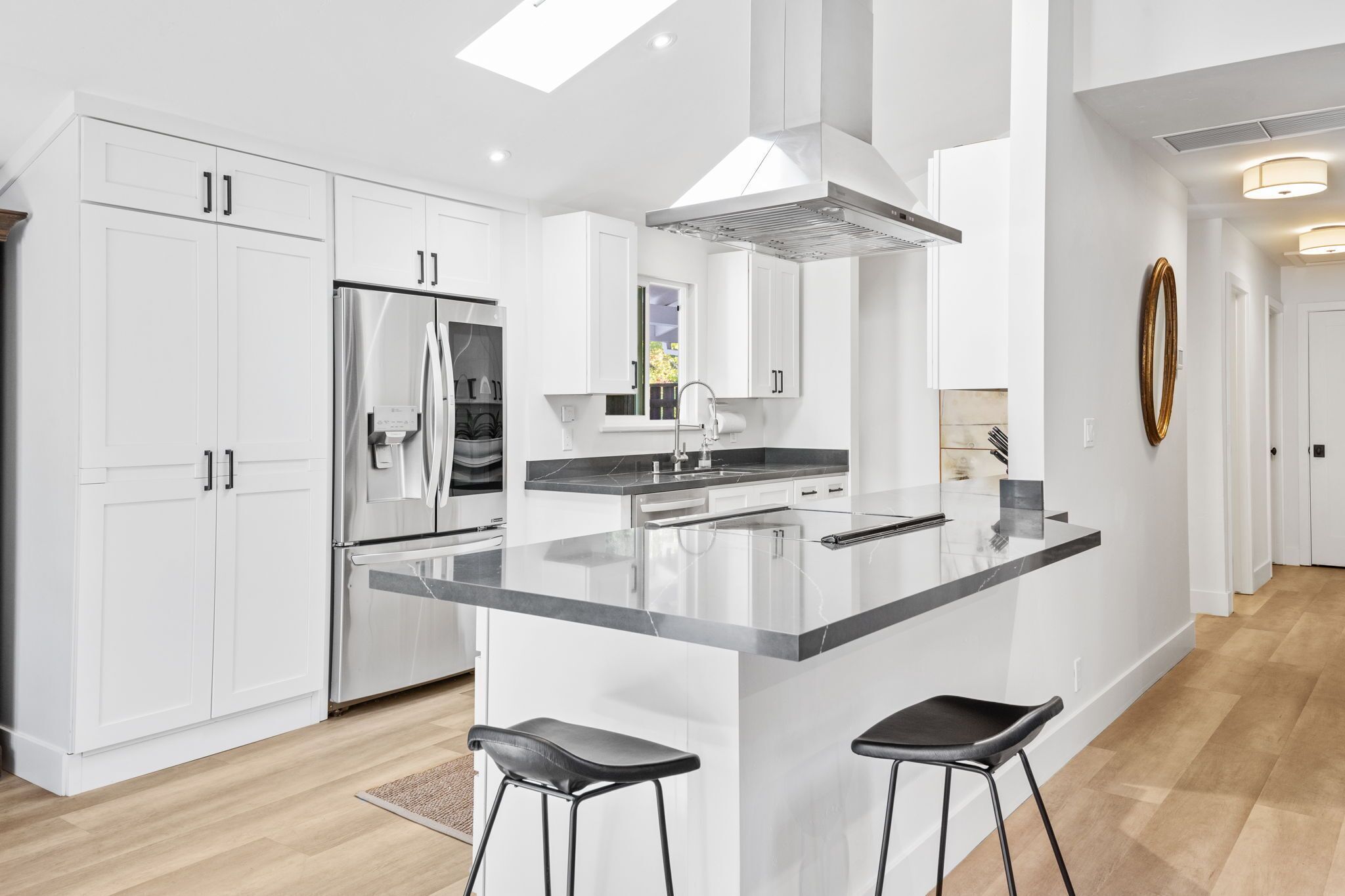 ثلاجة، ميكروويف، فرن، موقد طهي مسطح