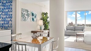 Dining - South Beach Ocean View Studio +  Pool, Spa & Gym Resort Access (Miami Beach)