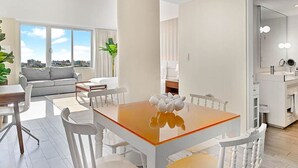 Interior - South Beach Ocean View Studio +  Pool, Spa & Gym Resort Access (Miami Beach)
