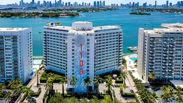 Exterior - South Beach Ocean View Studio +  Pool, Spa & Gym Resort Access (Miami Beach)