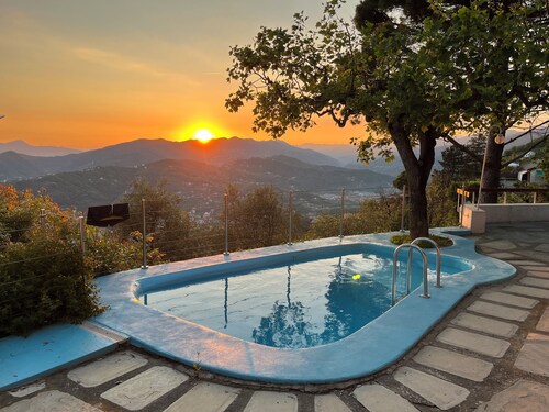 The Cin: villa with swimming pool surrounded by forest. Fabulous sea view.