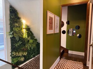 Interior - Lincoln Park 3BR Townhome • Rooftop • King Suite • Near Zoo, DePaul & Lakefront (Chicago)