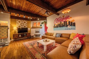 Smart TV, chimenea y videojuegos 