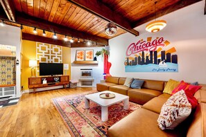 Smart TV, chimenea y videojuegos 