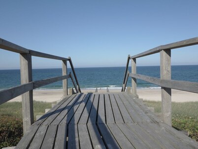 Close to the beach-central-modern. 65m². WLAN. Loggia. Evening sun. Ideal f. Rail travelers.