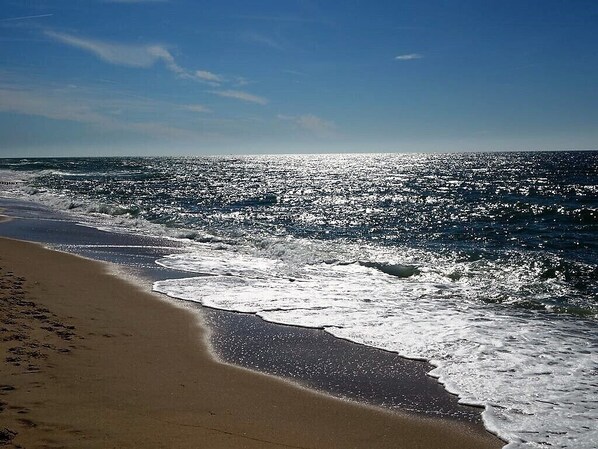 Beach nearby - Close to the beach-central-modern. 65m². WLAN. Loggia. Evening sun. Ideal f. Rail travelers. (Westerland)