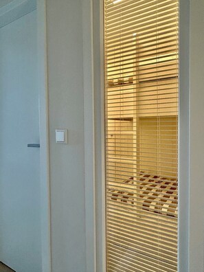 Interior - Close to the beach-central-modern. 65m². WLAN. Loggia. Evening sun. Ideal f. Rail travelers. (Westerland)