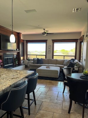 Smart TV, fireplace, table tennis, stereo