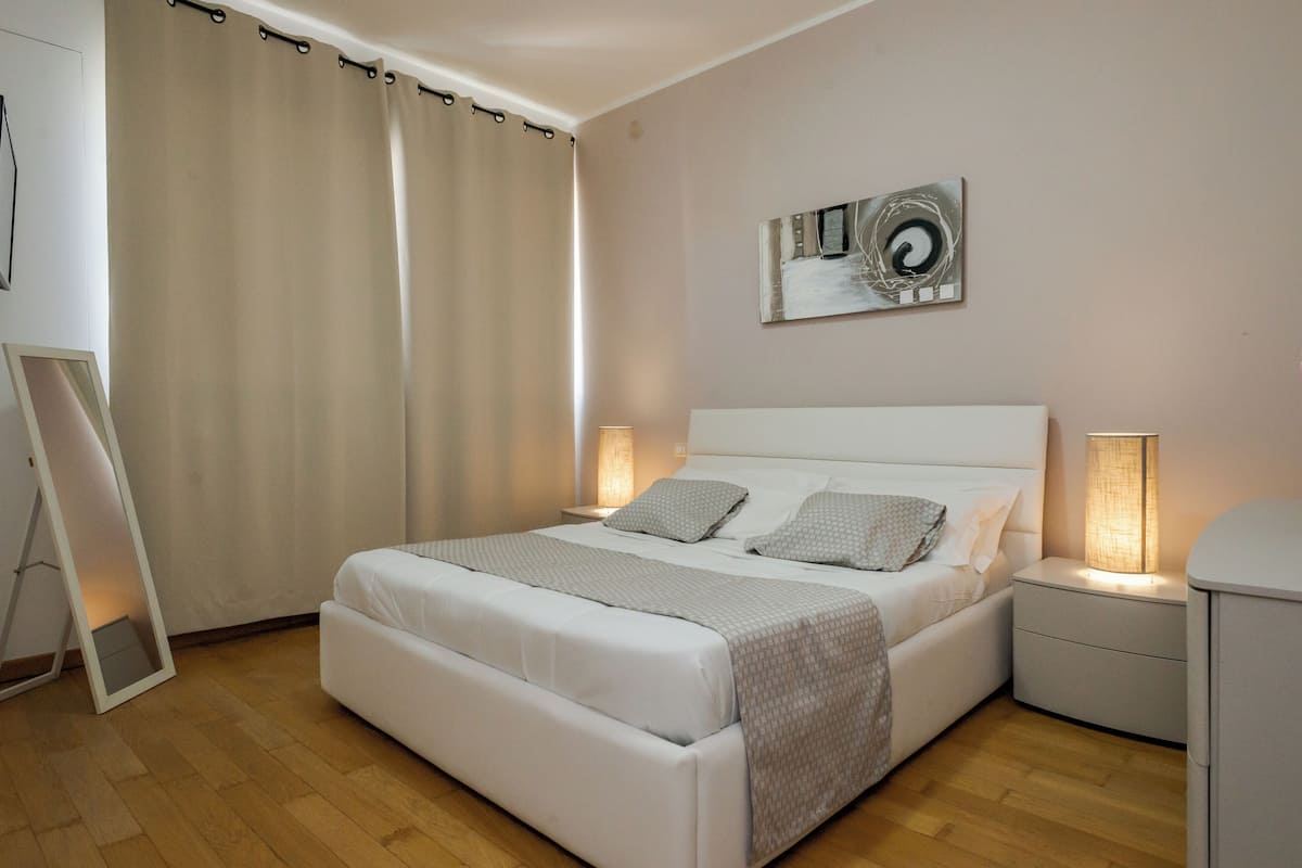 2 bedrooms, Egyptian cotton sheets, premium bedding, down duvets