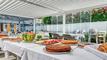 Bao gồm bữa sáng buffet hàng ngày