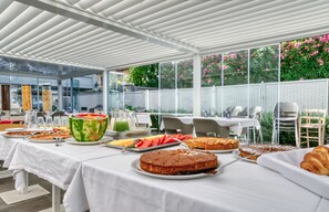 Free daily buffet breakfast - Horizon Suites (Cefalù)