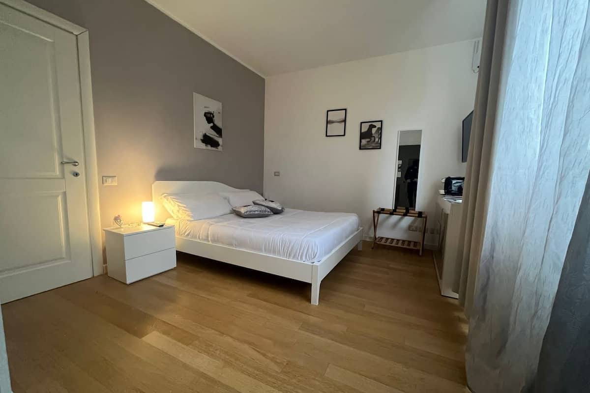 2 bedrooms, Egyptian cotton sheets, premium bedding, down duvets