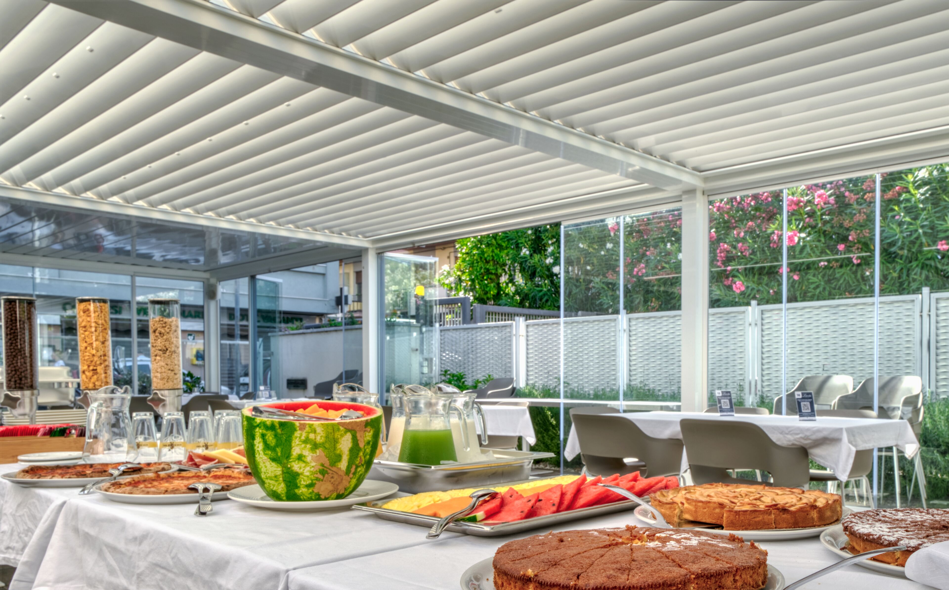 Tägliches inbegriffenes Frühstücksbuffet