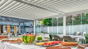 Tägliches inbegriffenes Frühstücksbuffet