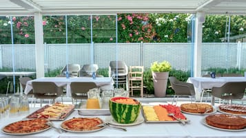 Tägliches inbegriffenes Frühstücksbuffet