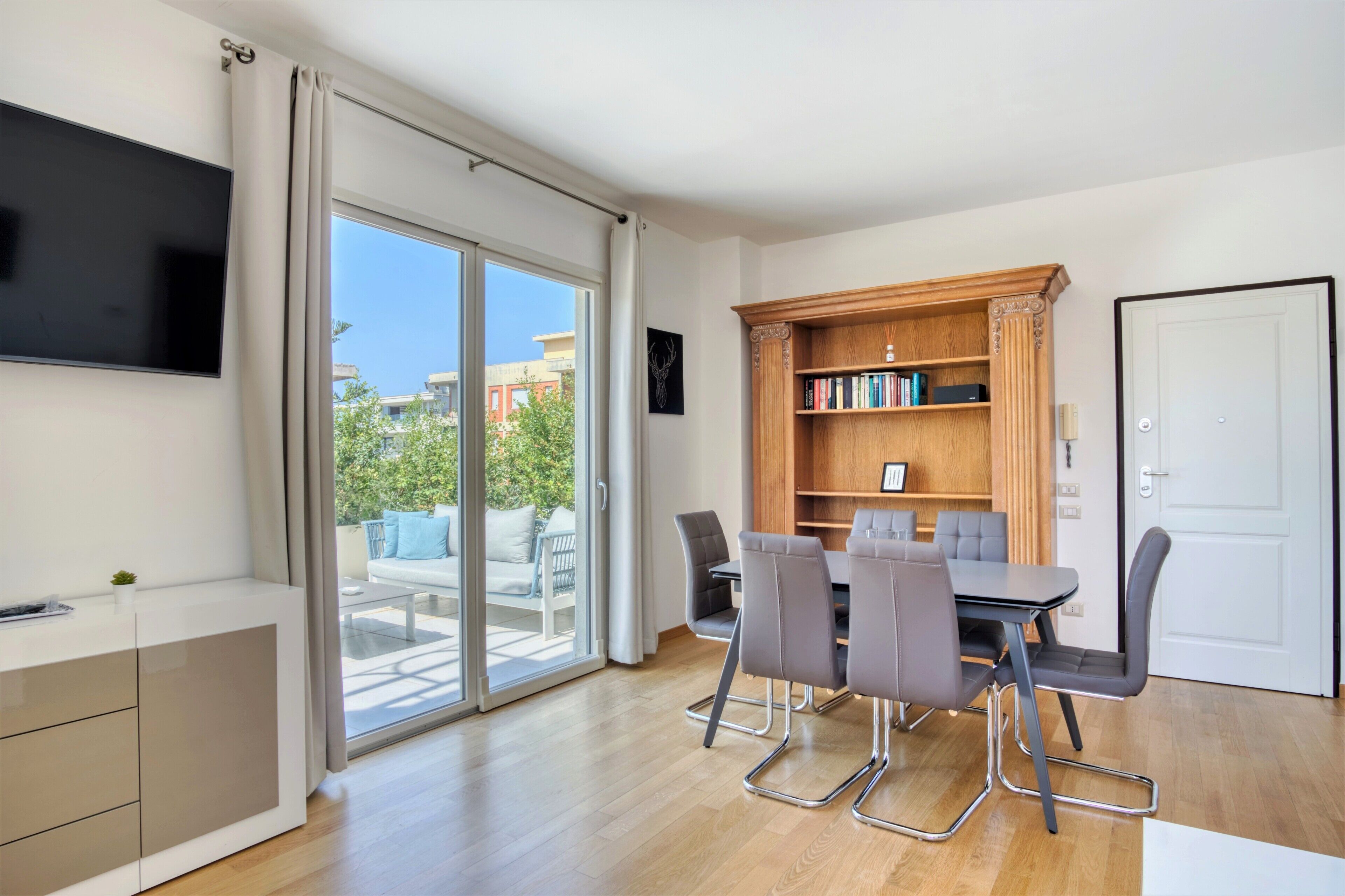 Área de sala de estar | Smart TV de 60 pulgadas con canales digitales, televisión y impresora 