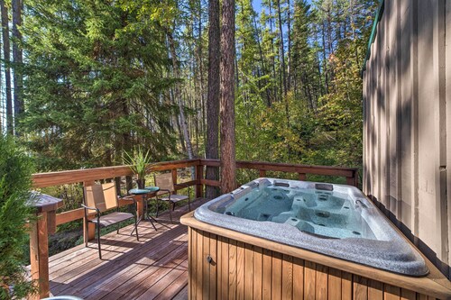 Five star luxurious cabin with top of the line amenities.