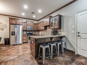 ثلاجة، ميكروويف، فرن، موقد طهي مسطح